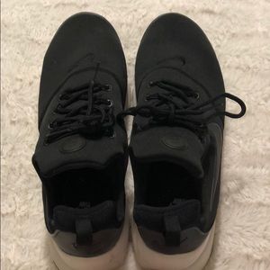 Nike Women’s Presto Fly Low Top Sneakers